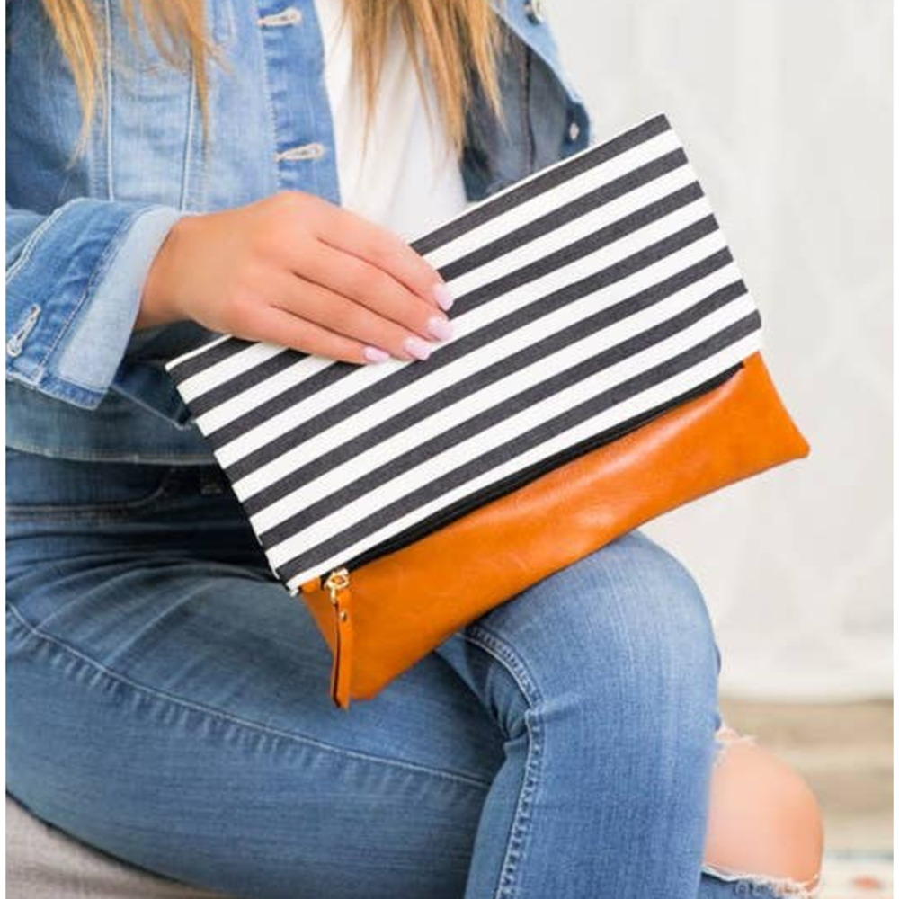 Dani & Em Stripe Vegan Leather Fold Over Zipper Clutch Handbag Purse Navy White